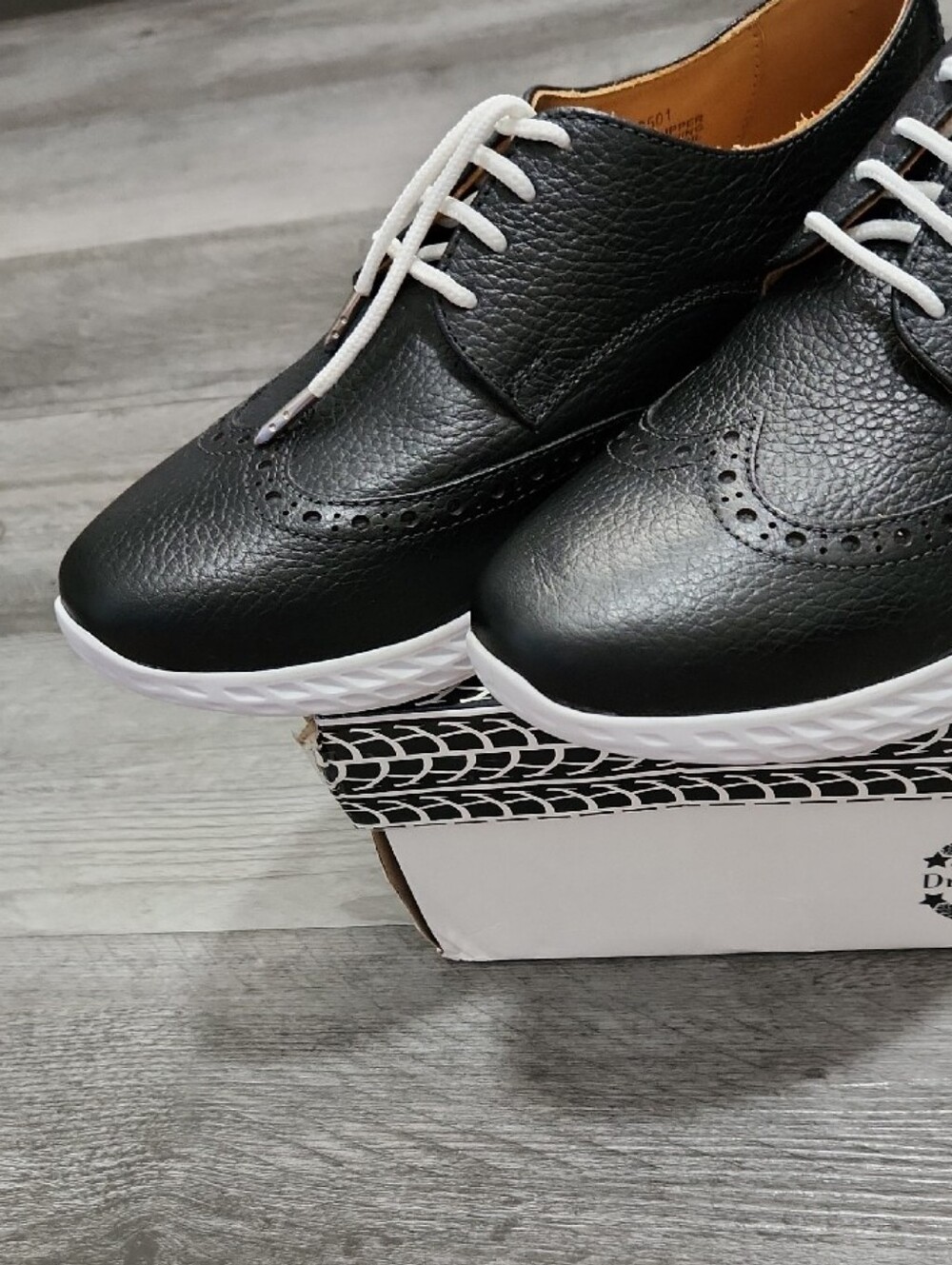 Driver Club USA Raleigh Wingtip Lace Up Sneakers Grainy Black Womens Size 7.5 - Picture 9 of 13